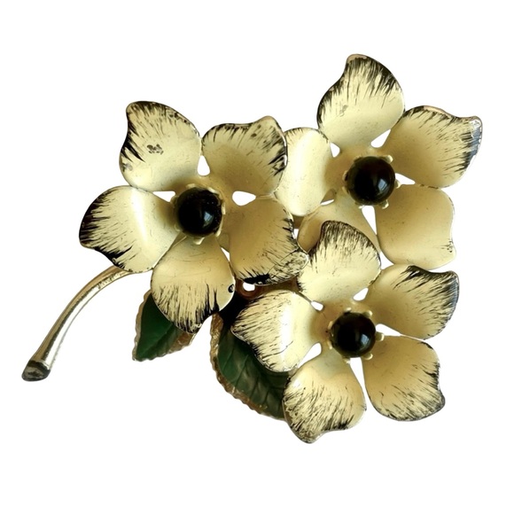 Vintage Jewelry - Vintage Mid-Century Enamel And Goldtone Metal Flower Brooch
